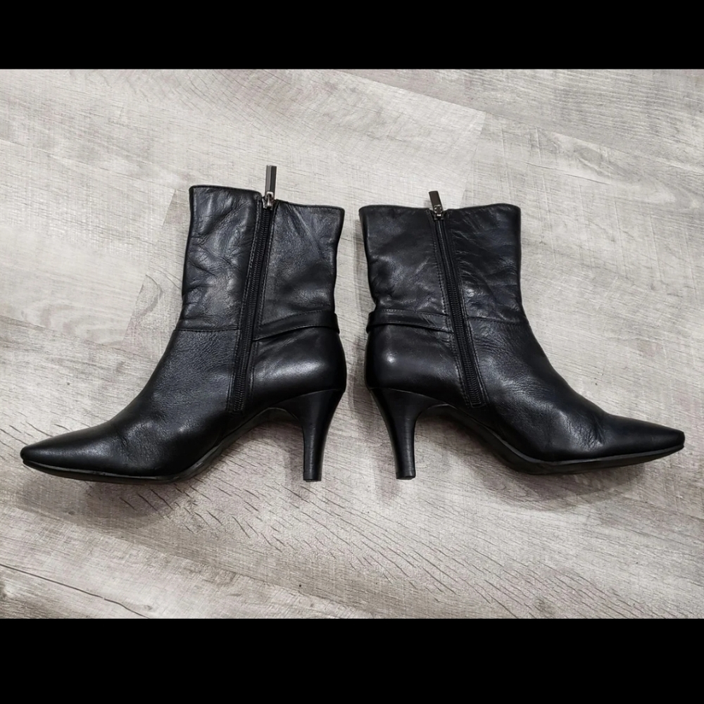 👢Bandolino Size 7 W Black Boots 👢 - Picture 5 of 8